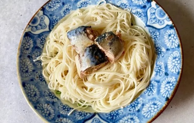 そうめんにさばをのせた画像（撮影：エニママ）