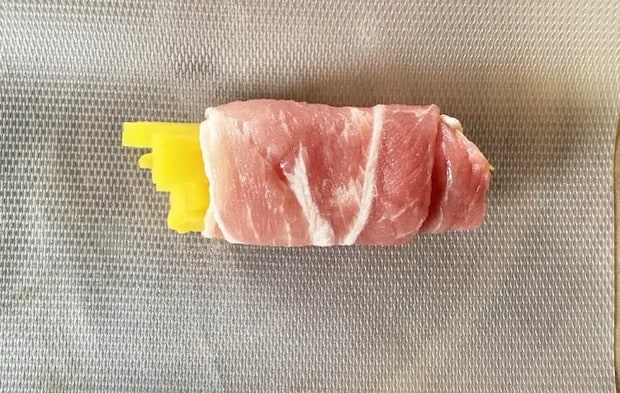 肉を巻いた画像（撮影：エニママ）