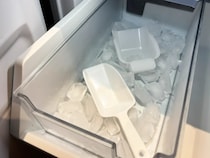 家で作った氷、白っぽいのはなぜ？　なるべく透明にするコツは