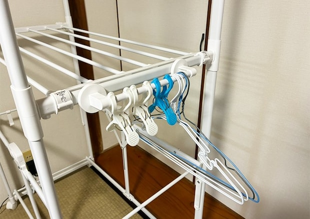 タオル掛けの活用写真（撮影：grapeライフハック編集部）