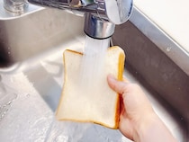 食パンは焼く前に『水』をかける！　焼き上がりに「耳までサクサク」「これは嬉しい」