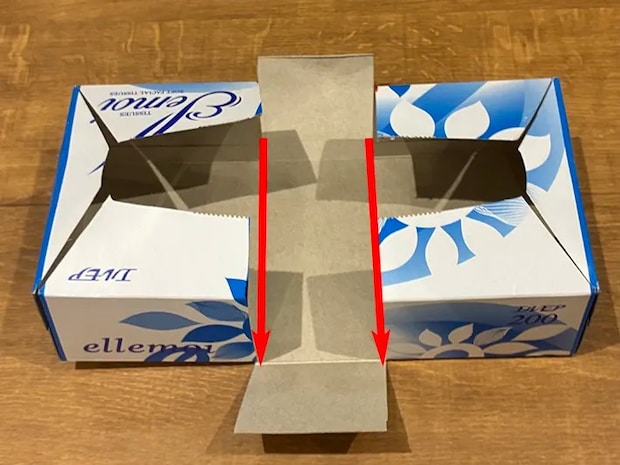折れ目をつけたティッシュの空き箱（撮影：grapeライフハック編集部）