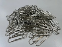 ゼムクリップは縦と横、どっちで留める？　書類が外れない裏ワザがこちら【文房具の裏技4選】