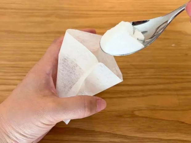 ダイソー『お茶パック』の活用法 重曹をスプーン『2杯』入れるだけで…
