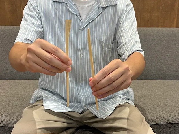 縦向けで割った割り箸（撮影：grapeライフハック編集部）