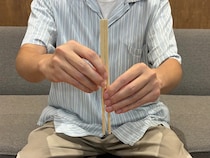 割り箸はもう『縦』で割らない！　水平で試した仕上がりの変化が…