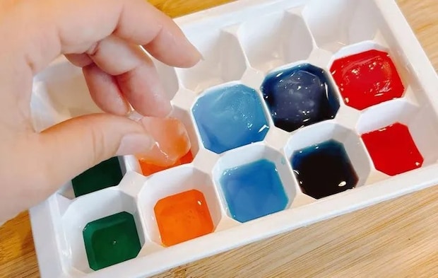 『かき氷シロップわらび餅』を作る写真（撮影：キジカク）