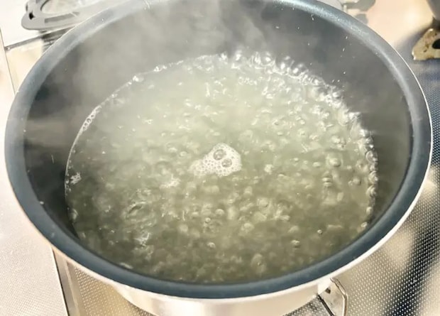 沸騰したスープの画像（撮影：エニママ）