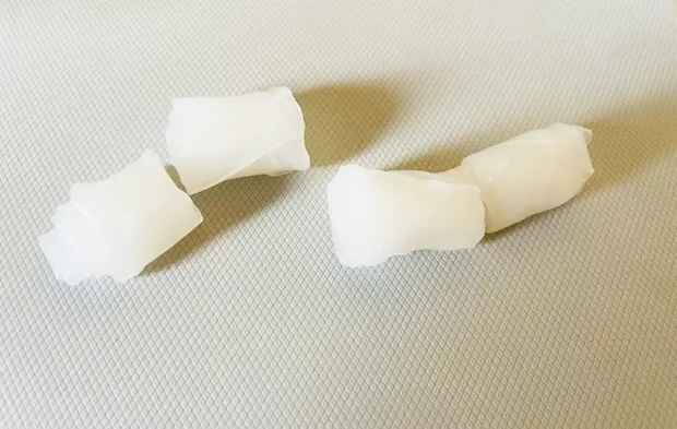 ライスペーパーを食べやすい大きさにカットした画像（撮影：エニママ）