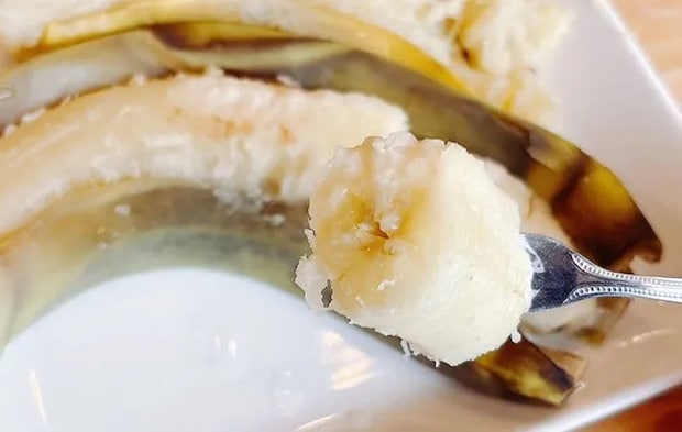 レンジ加熱した青いバナナの画像（撮影：キジカク）