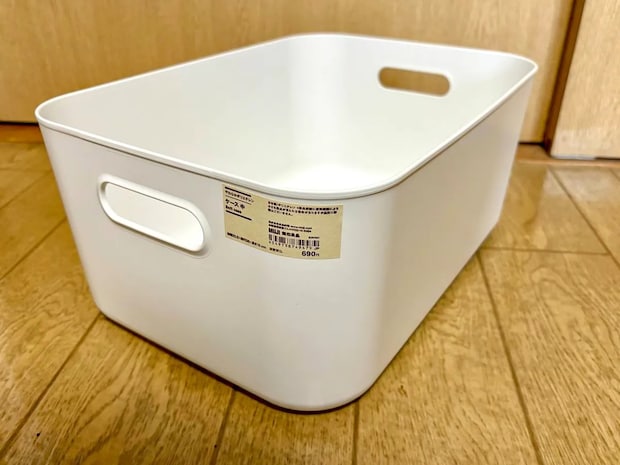 出しっぱなしの小物スッキリ！　無印良品『やわらかポリエチレンケース』を使った収納アイデア【3選】