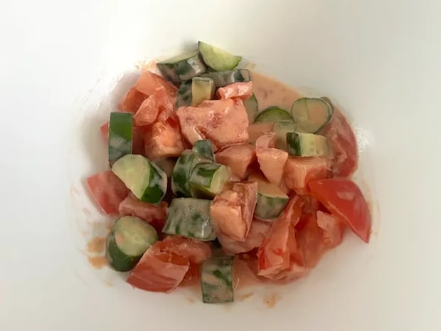 キュウリとトマトの『大正解な食べ方』　家で簡単にソースを作ると？「次もこの味にして」