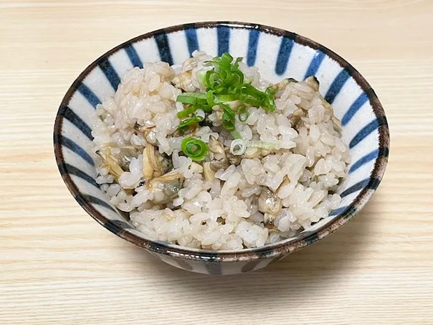 完成したアサリの混ぜご飯の写真（撮影：grapeフード編集部）