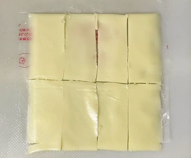 8等分にしたチーズの写真（撮影：grapeフード編集部）