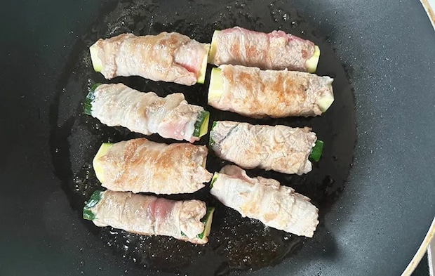 肉に焼き色が付いてきた画像（撮影：エニママ）