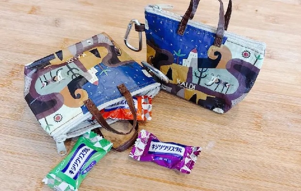 ミニバッグにお菓子を入れてみた画像（撮影：キジカク）