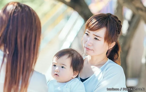 不安そうな顔の女性