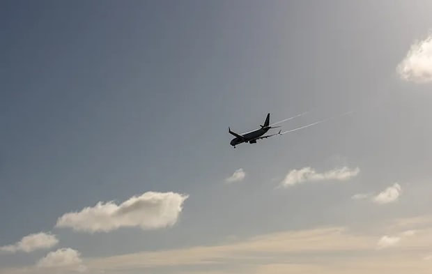 飛行機と空の写真