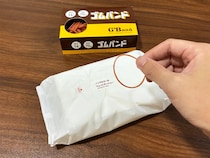 ウェットシートの無駄使い、輪ゴム1本で解決！　はめて引いてみると？「早く知りたかった」