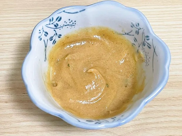 『うどんスープ』とマヨネーズを混ぜた写真（撮影：grapeフード編集部）
