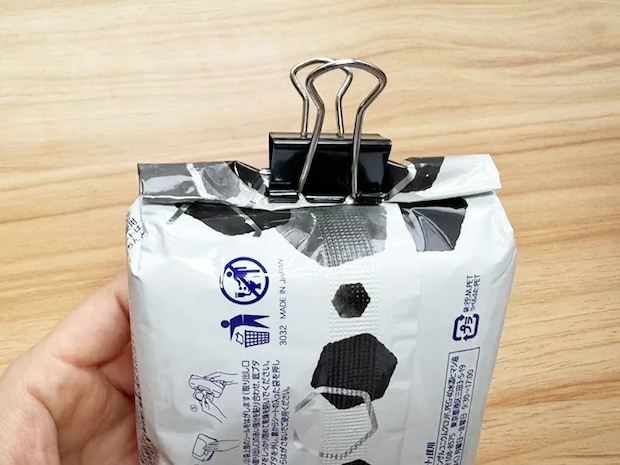 端にダブルクリックで挟む（撮影：grapeライフハック編集部）