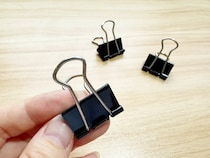 ダブルクリップで除菌シート挟んでみて！　クルクル巻いたら…