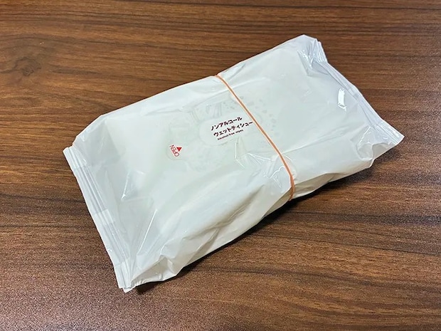 輪ゴムを巻いたウェットシート（撮影：grapeライフハック編集部）