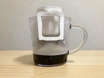 コーヒー粉に直接かけてみて！　抽出前の一工夫に「マイルドな味わいに」「冷めてもおいしい」
