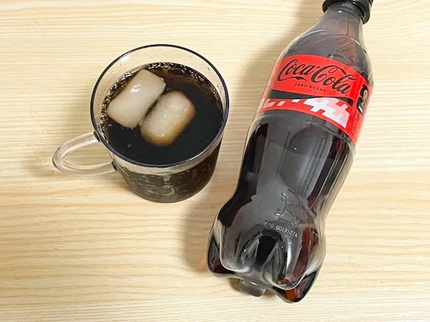『ポッカレモン100』の氷とコーラを合わせた写真（撮影：grapeフード編集部）