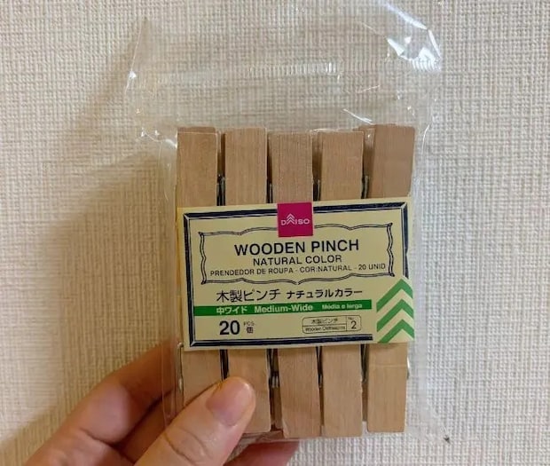 ダイソーの木製ピンチ（撮影：grapeライフハック編集部）