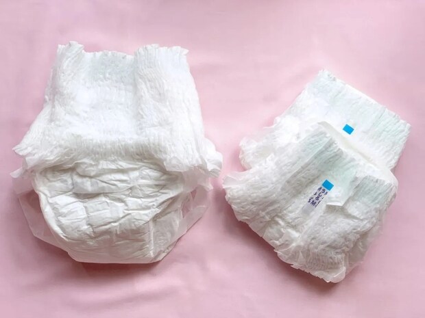 100均パネルを箱型に組み立てるだけ！　オムツ50枚入りが『丸ごと収まる』収納テクニック【収納DIY4選】