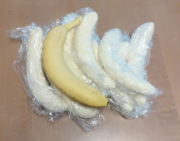 ラップに包んだバナナ