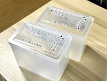 『ダイソー』の収納グッズを2つ使うだけ！　シンク下が快適になる活用ワザに「奥まで見えた」「カビにくい」