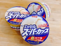 余りがちな「天かす」実はアイスと相性抜群！　明治公式『スーパーカップ』アレンジを試したら…