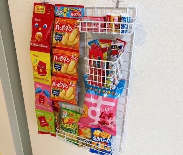 完成したお菓子収納（撮影：grapeライフハック編集部）