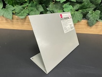 ダイソーの『L字』メモスタンド　デスク整理がはかどる便利アイテム