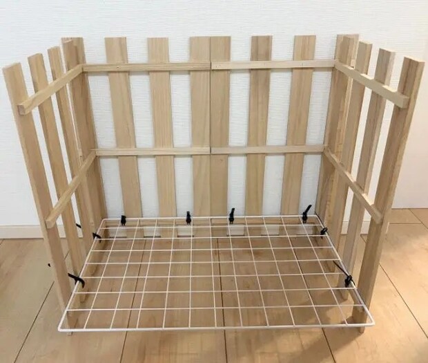 L字型のすのこをもう1セット合わせる（grapeライフハック編集部）