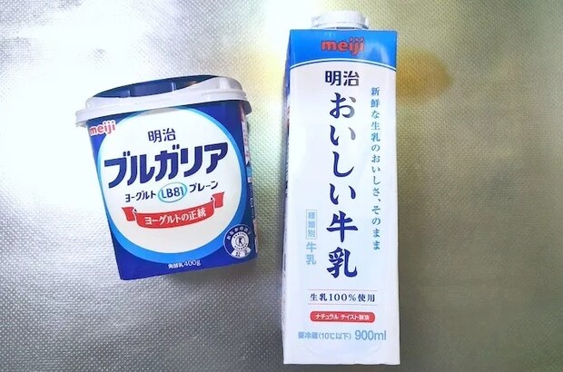 ヨーグルトと牛乳の画像（撮影：エニママ）