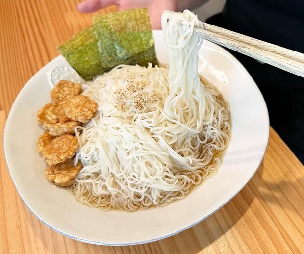 そうめんを食べる写真（撮影：grapeフード編集部）