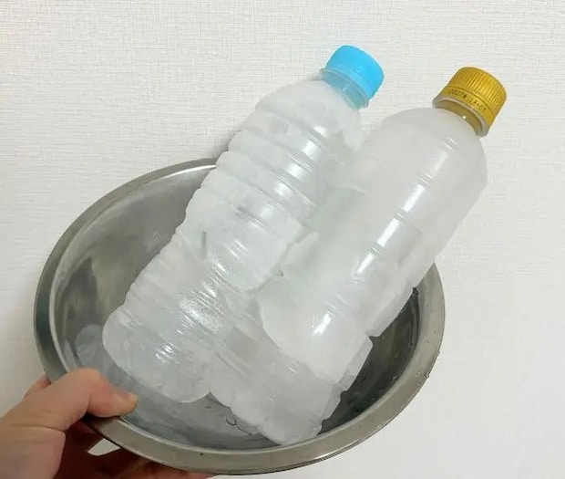 凍らせたペットボトル（grapeライフハック編集部）