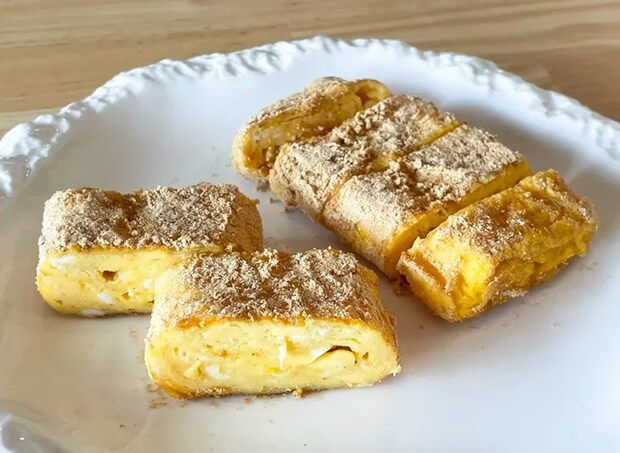 きな粉をまぶした玉子焼きの写真（撮影：grapeフード編集部）