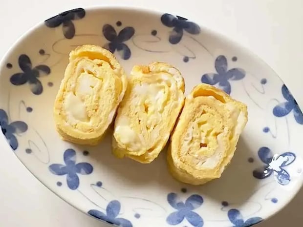玉子焼きに『2個』入れるだけ！　クリーミーさがアップする具材に「夫が週3で作ってる」