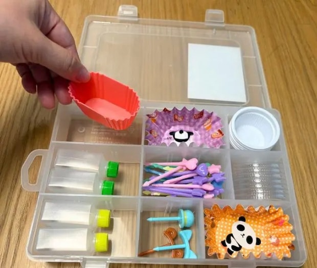 お弁当用の小物を収納する様子（撮影：grapeライフハック編集部）