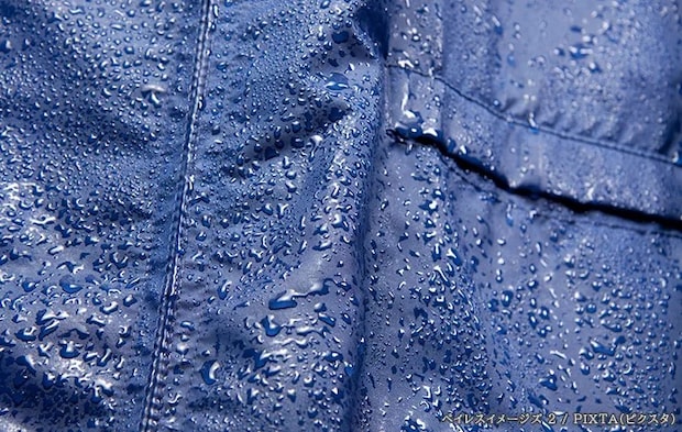 撥水機能が低下した服の写真