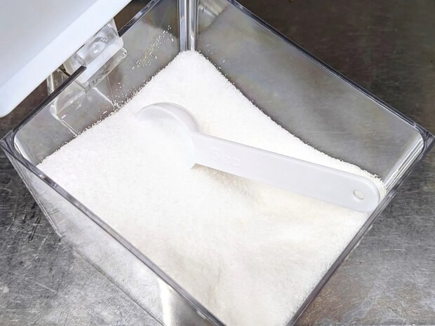 100均のブックスタンド、4個組み合わせると？　調味料が取り出しやすくなる『収納術』