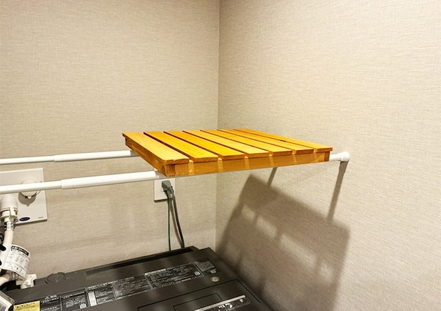 つっぱり棒とすのこの活用写真（撮影：grapeライフハック編集部）