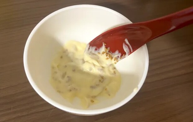 ごまとマヨネーズを混ぜた画像（撮影：エニママ）