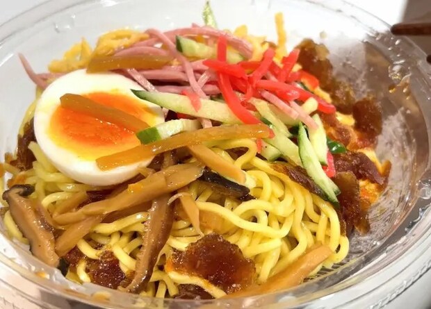 麺と具材を盛り付けた画像（撮影：キジカク）
