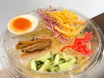 『冷やし中華のスープ』をジッパー袋に入れて？　完成品に「食感がいい」「箸が進む！」