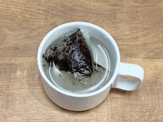 麦茶を抽出する（撮影：grapeライフハック編集部）